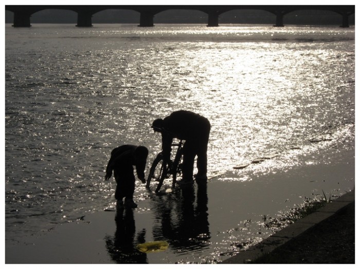 松花江上父与子 马敖 摄影_副本.jpg 松花江上父与子 马敖 摄影_副本.jpg